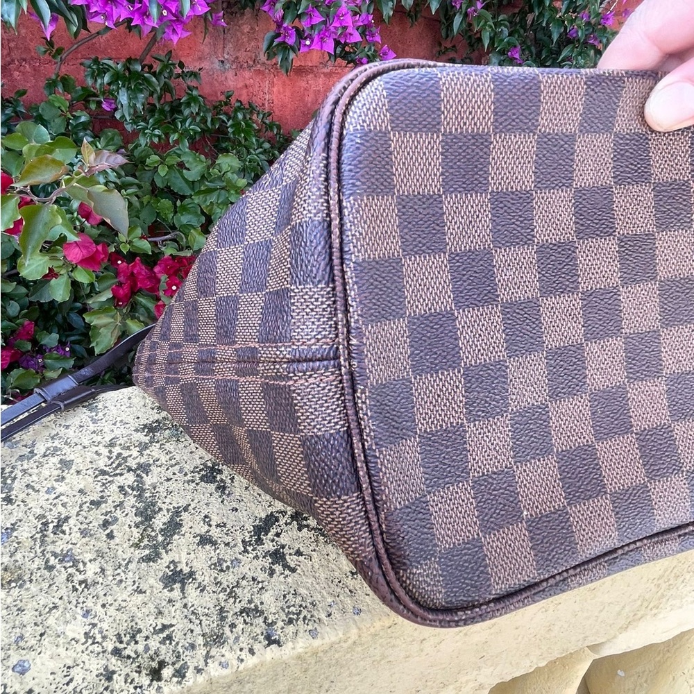 LOUIS VUITTON AUTHENTIC DAMIER EBENE GM - Picture 9 of 15